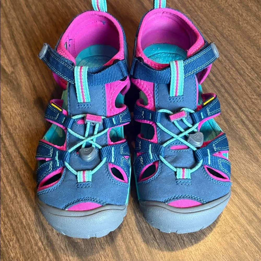 Keen Size 4 Blue Pink Newport H2 Sandals